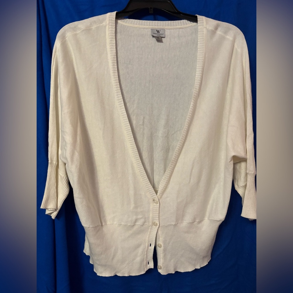 Worthington Women size 2X cream colored sweater.
